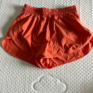 Lululemon Track that shorts size 8 EUC 3” inseam